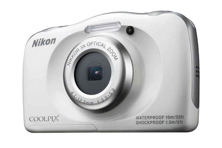 Nikon S33 COOLPIX Digital Compact Camera 13.2MP 3x Zoom (White)