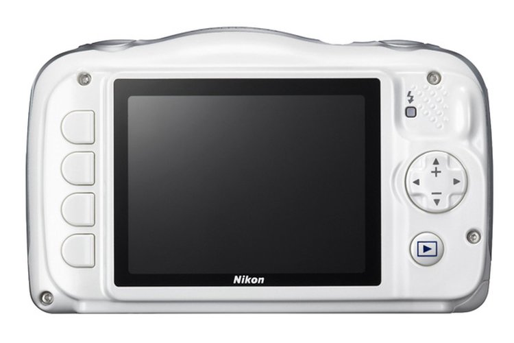 Nikon S33 COOLPIX Digital Compact Camera 13.2MP 3x Zoom (White)